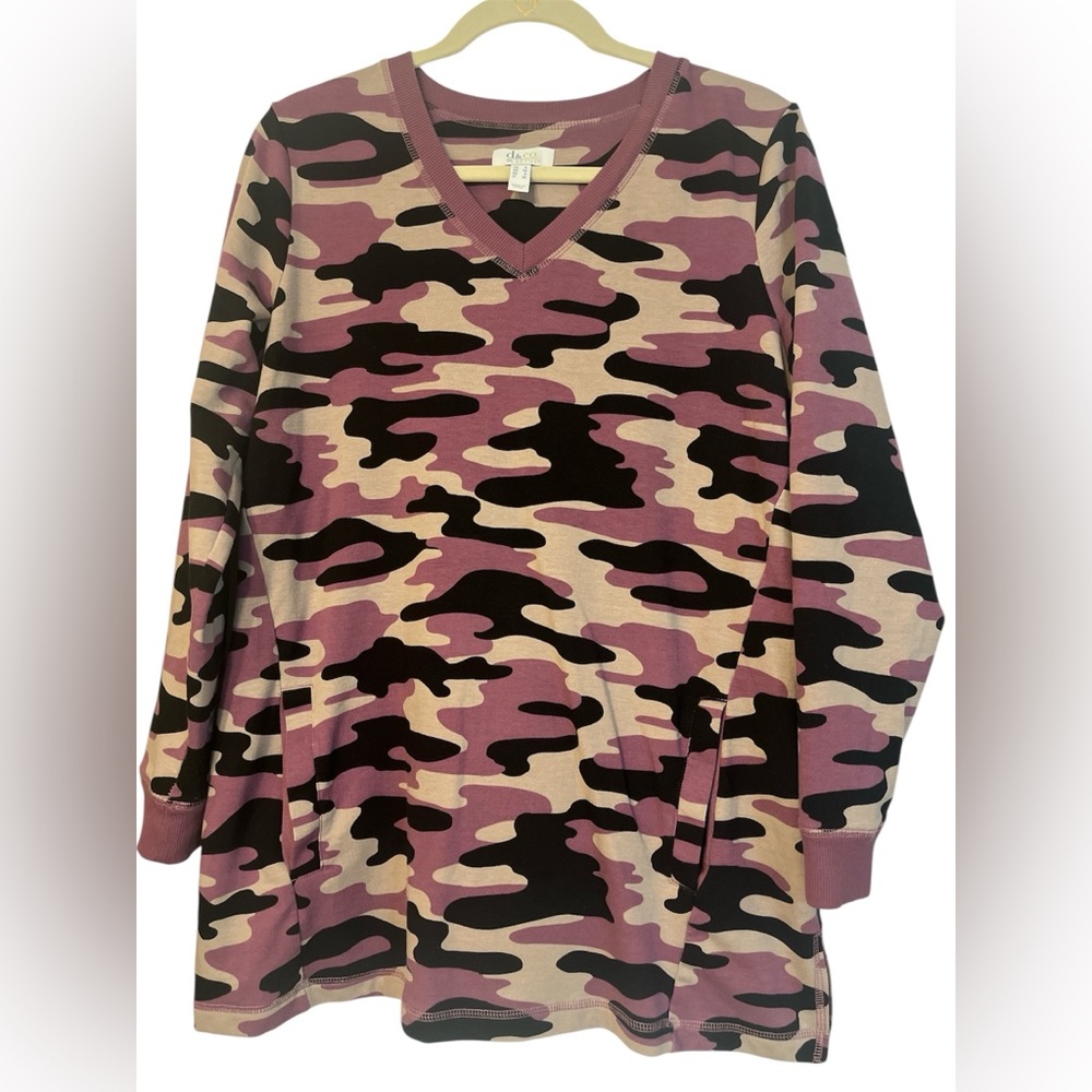 Camo Long Sleeve women’s size S D & Co Active
